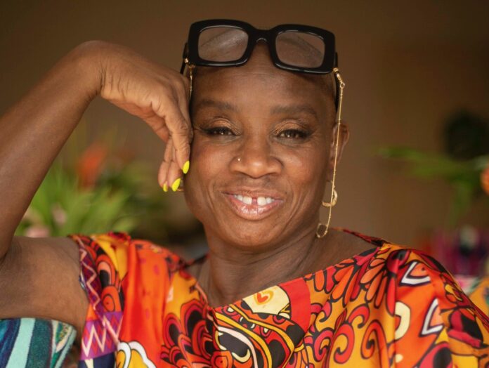 ANDI OLIVER HEAD SHOT 4