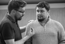 Consider life without freedom of speech! Ronin Theatre brings Sam Holcroft’s dark comedy ‘A Mirror’ to OFS