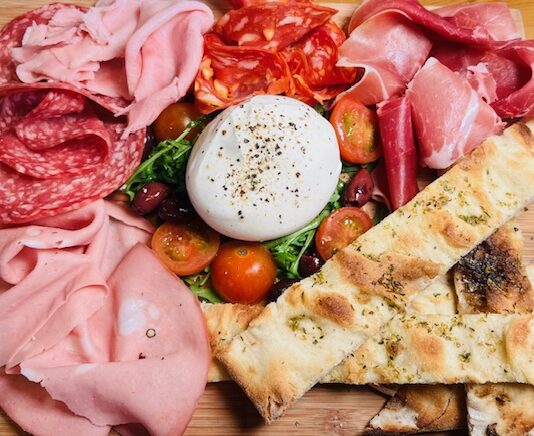 REVIEW: It’s the ingredients that do the talking at the Italian Bbuona Pinsa Bar on Gloucester Green – a neighbourhood restaurant to be proud of!