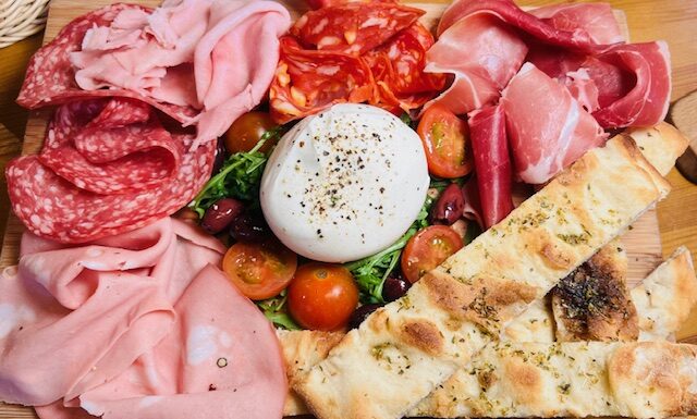 REVIEW: It’s the ingredients that do the talking at the Italian Bbuona Pinsa Bar on Gloucester Green – a neighbourhood restaurant to be proud of!