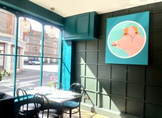 REVIEW: They had us at hello! From the rhubarb & custard Negroni to the vanilla and orange panna cotta, Five Little Pigs in Wallingford celebrates fifth anniversary