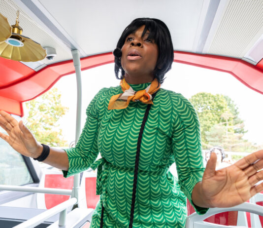 SELLING OUT FAST: ‘When The Blackbird Sings’ – the new theatrical bus experience exploring Oxford’s history and people, from Blackbird Leys to the city centre!
