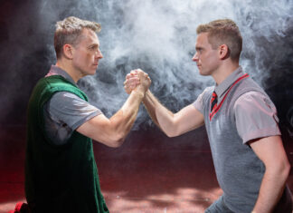 REVIEW: ‘A hard-hitting and extraordinary show, Blood Brothers blows you away’. At Oxford Playhouse all week